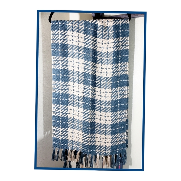 NWT....SCARF - Picture 2 of 2